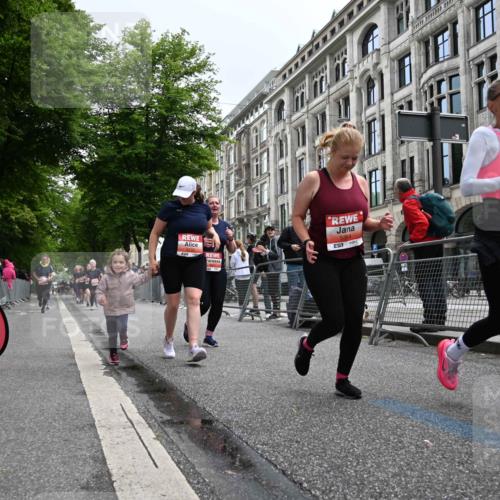14.06.2026 - REWE Women's Run J. Mangold http://msf.ph/oto/9761076 14.06.2026 11:05:29 Ziel 5072, 5200, 5221, 5339, 5354, 5517, 5710, 5881, 5887, 5923, 5962 meine-sportfotos.de