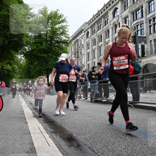 14.06.2026 - REWE Women's Run J. Mangold http://msf.ph/oto/9761079 14.06.2026 11:05:29 Ziel 5072, 5200, 5221, 5339, 5354, 5517, 5710, 5881, 5887, 5923, 5962 meine-sportfotos.de