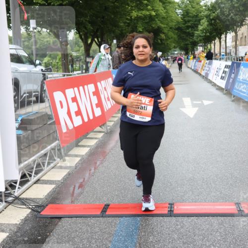 14.06.2026 - REWE Women's Run Strokosch-Dieckow http://msf.ph/oto/9761080 14.06.2026 11:14:52 Ziel 5431, 5972 meine-sportfotos.de