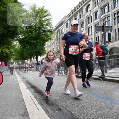 14.06.2026 - REWE Women's Run J. Mangold http://msf.ph/oto/9761088 14.06.2026 11:05:30 Ziel 5072, 5149, 5200, 5221, 5354, 5517, 5710, 5881, 5887, 5923, 5962 meine-sportfotos.de