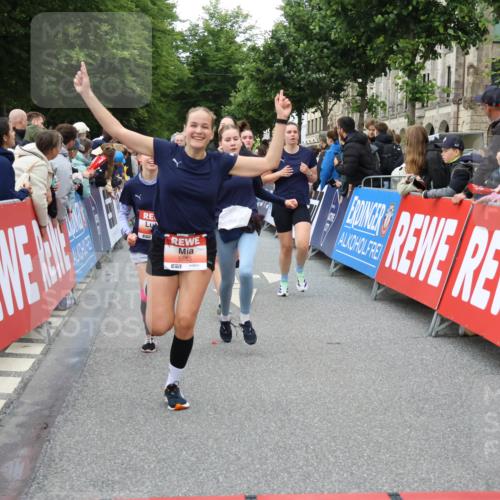 14.06.2026 - REWE Women's Run Strokosch-Dieckow http://msf.ph/oto/9761101 14.06.2026 10:58:52 Ziel 5402, 5553, 5585, 5616, 5713, 5766, 5911, 6036 meine-sportfotos.de