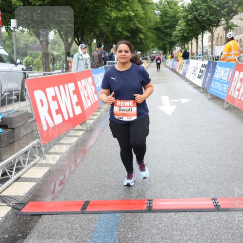 14.06.2026 - REWE Women's Run Strokosch-Dieckow http://msf.ph/oto/9761116 14.06.2026 11:14:52 Ziel 5431, 5972 meine-sportfotos.de