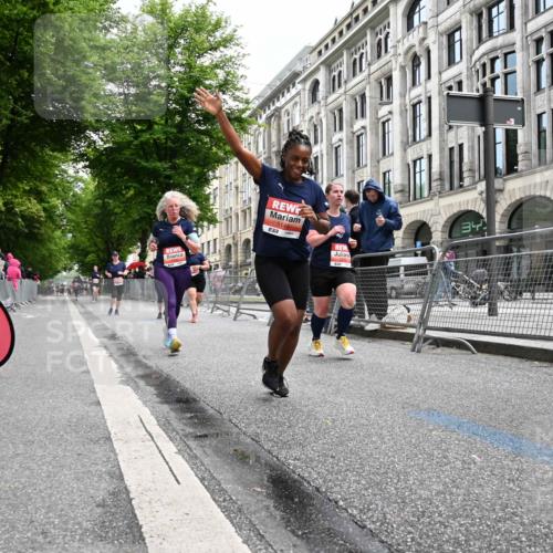 14.06.2026 - REWE Women's Run J. Mangold http://msf.ph/oto/9761130 14.06.2026 11:05:36 Ziel 5072, 5149, 5221, 5378, 5517, 5580, 5699, 5705, 5881, 5903, 5962 meine-sportfotos.de