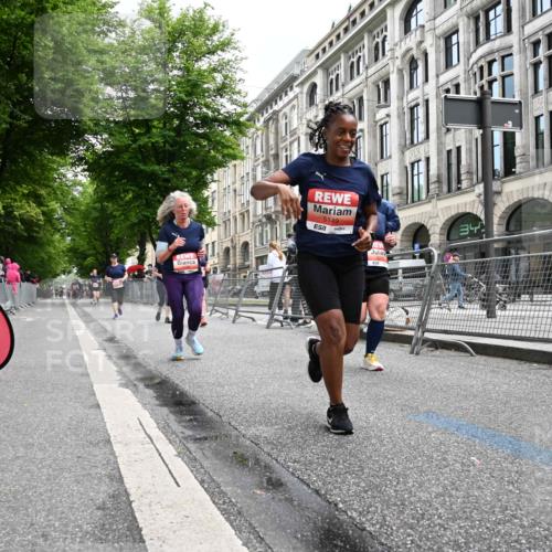 14.06.2026 - REWE Women's Run J. Mangold http://msf.ph/oto/9761132 14.06.2026 11:05:36 Ziel 5072, 5149, 5221, 5378, 5517, 5580, 5699, 5705, 5881, 5903, 5962 meine-sportfotos.de