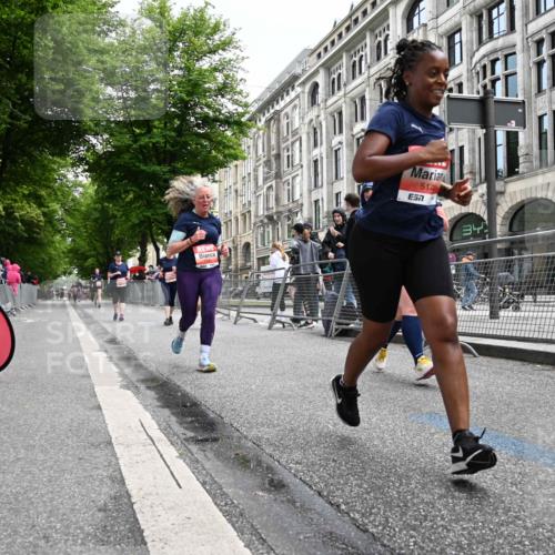 14.06.2026 - REWE Women's Run J. Mangold http://msf.ph/oto/9761134 14.06.2026 11:05:37 Ziel 5072, 5149, 5221, 5378, 5517, 5580, 5699, 5705, 5881, 5903, 5962 meine-sportfotos.de