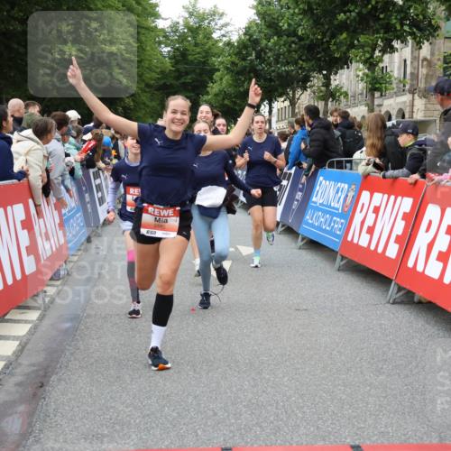 14.06.2026 - REWE Women's Run Strokosch-Dieckow http://msf.ph/oto/9761137 14.06.2026 10:58:52 Ziel 5402, 5553, 5585, 5616, 5713, 5766, 5911, 6036 meine-sportfotos.de