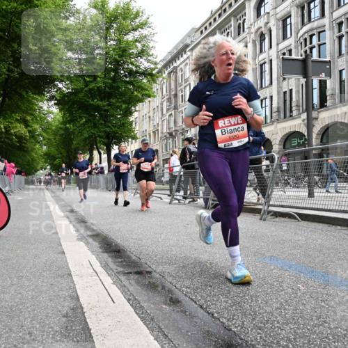 14.06.2026 - REWE Women's Run J. Mangold http://msf.ph/oto/9761148 14.06.2026 11:05:38 Ziel 5072, 5149, 5221, 5378, 5517, 5580, 5699, 5705, 5881, 5903, 5962 meine-sportfotos.de