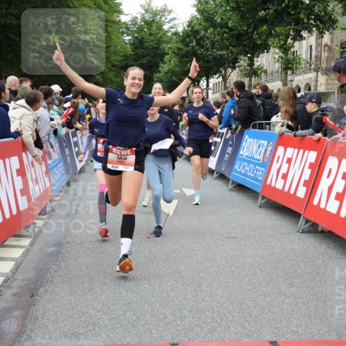 14.06.2026 - REWE Women's Run Strokosch-Dieckow http://msf.ph/oto/9761168 14.06.2026 10:58:52 Ziel 5402, 5553, 5585, 5616, 5713, 5766, 5911, 6036 meine-sportfotos.de