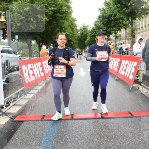 14.06.2026 - REWE Women's Run Strokosch-Dieckow http://msf.ph/oto/9761176 14.06.2026 11:14:38 Ziel 5405, 5558, 5680 meine-sportfotos.de