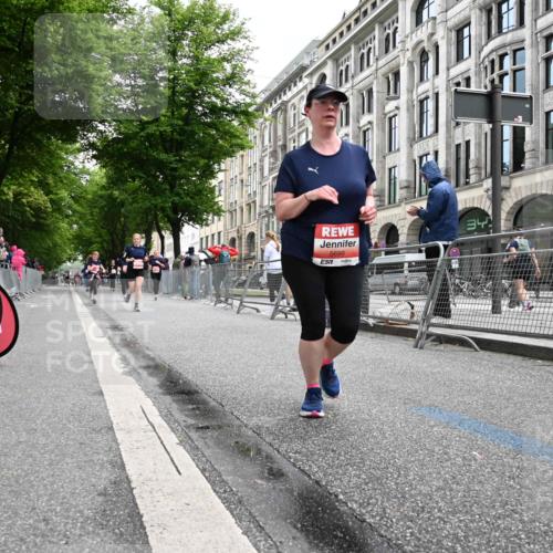 14.06.2026 - REWE Women's Run J. Mangold http://msf.ph/oto/9761178 14.06.2026 11:05:42 Ziel 5227, 5699, 5705, 5757, 5805, 5903, 6026 meine-sportfotos.de