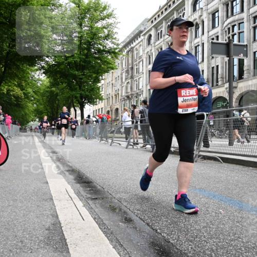 14.06.2026 - REWE Women's Run J. Mangold http://msf.ph/oto/9761180 14.06.2026 11:05:42 Ziel 5227, 5699, 5705, 5757, 5805, 5903, 6026 meine-sportfotos.de