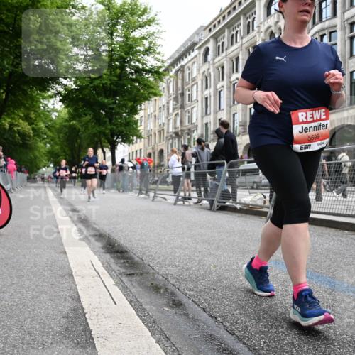 14.06.2026 - REWE Women's Run J. Mangold http://msf.ph/oto/9761182 14.06.2026 11:05:42 Ziel 5227, 5699, 5705, 5757, 5805, 5903, 6026 meine-sportfotos.de