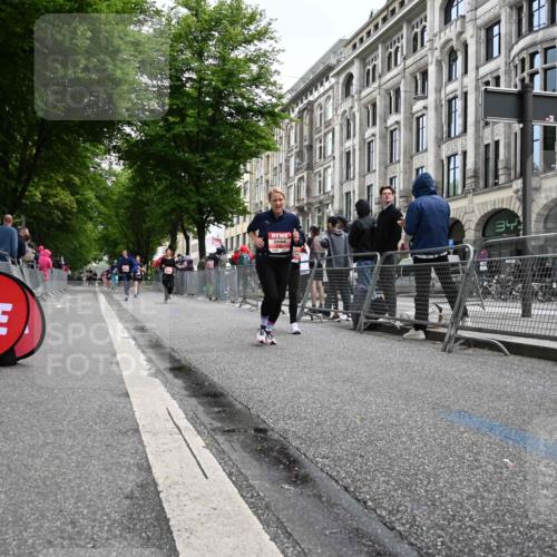 14.06.2026 - REWE Women's Run J. Mangold http://msf.ph/oto/9761187 14.06.2026 11:05:46 Ziel 5130, 5227, 5757, 5805, 6026 meine-sportfotos.de