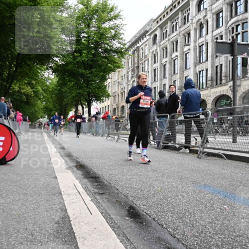 14.06.2026 - REWE Women's Run J. Mangold http://msf.ph/oto/9761192 14.06.2026 11:05:47 Ziel 5130, 5227, 5727, 5757, 5805, 6026 meine-sportfotos.de