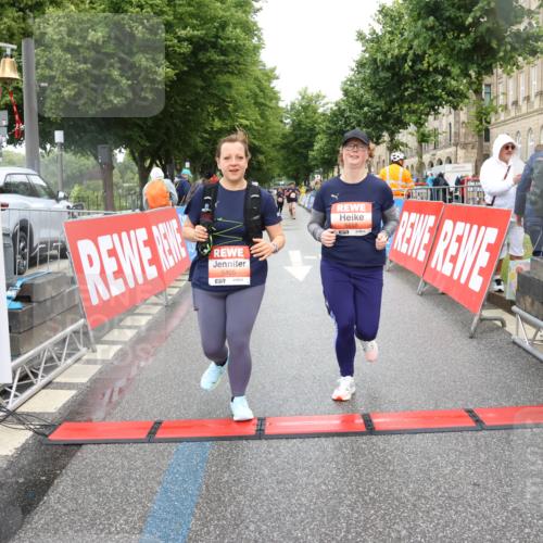 14.06.2026 - REWE Women's Run Strokosch-Dieckow http://msf.ph/oto/9761194 14.06.2026 11:14:38 Ziel 5405, 5558, 5680 meine-sportfotos.de
