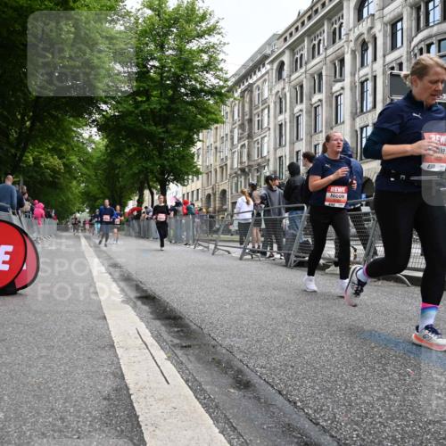 14.06.2026 - REWE Women's Run J. Mangold http://msf.ph/oto/9761202 14.06.2026 11:05:48 Ziel 5130, 5227, 5727, 5757, 5794, 5805, 6026 meine-sportfotos.de