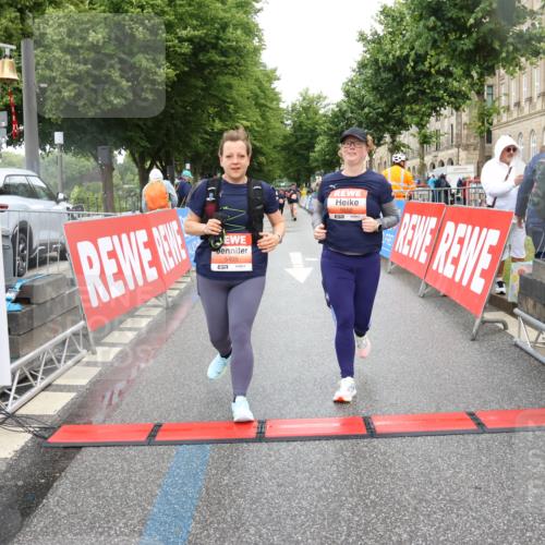 14.06.2026 - REWE Women's Run Strokosch-Dieckow http://msf.ph/oto/9761203 14.06.2026 11:14:38 Ziel 5405, 5558, 5680 meine-sportfotos.de