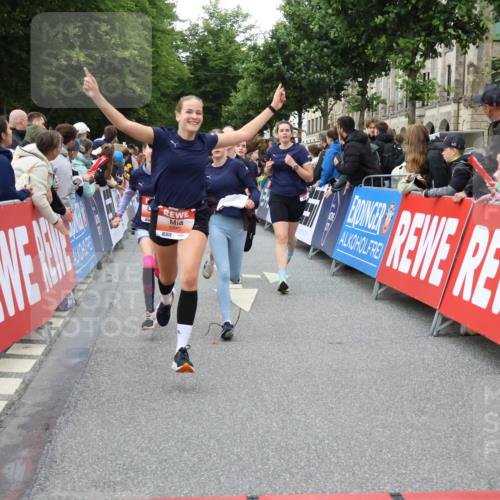 14.06.2026 - REWE Women's Run Strokosch-Dieckow http://msf.ph/oto/9761206 14.06.2026 10:58:52 Ziel 5402, 5553, 5585, 5616, 5713, 5766, 5911, 6036 meine-sportfotos.de