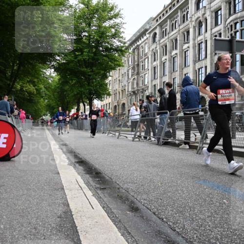 14.06.2026 - REWE Women's Run J. Mangold http://msf.ph/oto/9761208 14.06.2026 11:05:48 Ziel 5130, 5227, 5727, 5757, 5794, 5805, 6026 meine-sportfotos.de