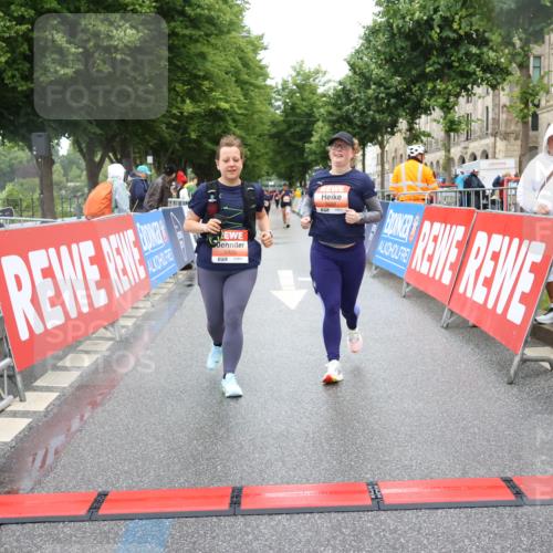 14.06.2026 - REWE Women's Run Strokosch-Dieckow http://msf.ph/oto/9761232 14.06.2026 11:14:37 Ziel 5405, 5558, 5680 meine-sportfotos.de
