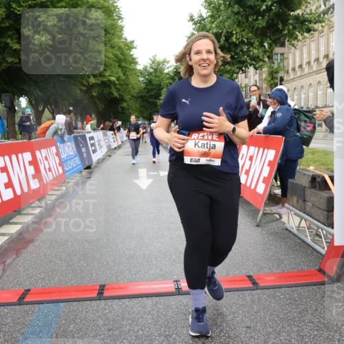 14.06.2026 - REWE Women's Run Strokosch-Dieckow http://msf.ph/oto/9761241 14.06.2026 11:14:33 Ziel 5405, 5680 meine-sportfotos.de