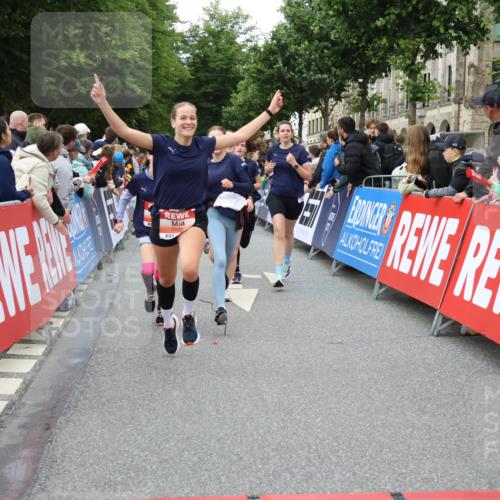 14.06.2026 - REWE Women's Run Strokosch-Dieckow http://msf.ph/oto/9761242 14.06.2026 10:58:52 Ziel 5402, 5553, 5585, 5616, 5713, 5766, 5911, 6036 meine-sportfotos.de