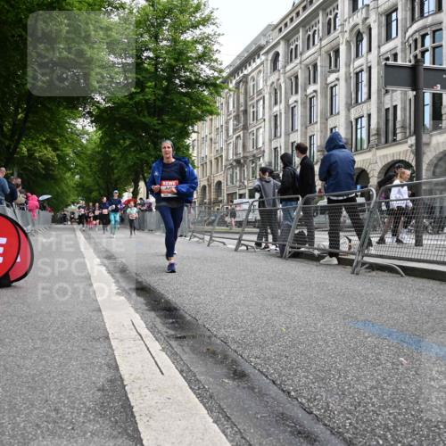 14.06.2026 - REWE Women's Run J. Mangold http://msf.ph/oto/9761249 14.06.2026 11:05:52 Ziel 5130, 5727, 5757, 5794, 5799, 5960 meine-sportfotos.de