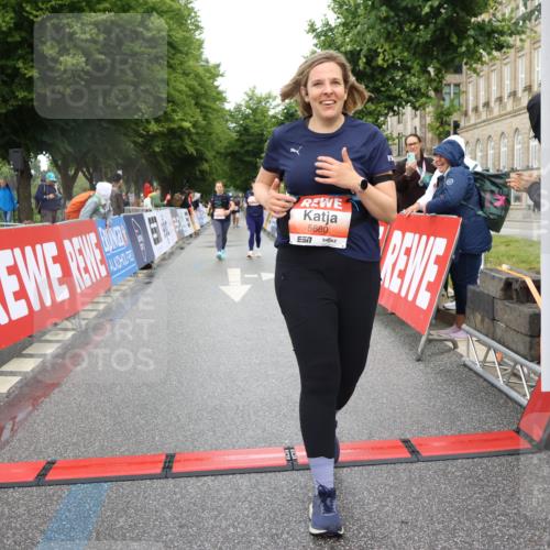 14.06.2026 - REWE Women's Run Strokosch-Dieckow http://msf.ph/oto/9761251 14.06.2026 11:14:33 Ziel 5405, 5680 meine-sportfotos.de