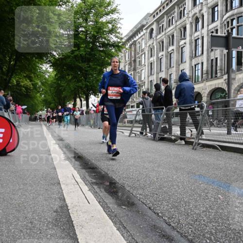 14.06.2026 - REWE Women's Run J. Mangold http://msf.ph/oto/9761256 14.06.2026 11:05:52 Ziel 5130, 5727, 5757, 5794, 5799, 5960 meine-sportfotos.de