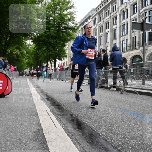 14.06.2026 - REWE Women's Run J. Mangold http://msf.ph/oto/9761261 14.06.2026 11:05:53 Ziel 5130, 5727, 5794, 5799, 5844, 5960 meine-sportfotos.de