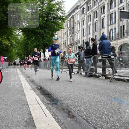 14.06.2026 - REWE Women's Run J. Mangold http://msf.ph/oto/9761285 14.06.2026 11:05:56 Ziel 5382, 5541, 5727, 5794, 5799, 5844, 5960 meine-sportfotos.de