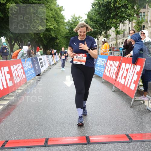 14.06.2026 - REWE Women's Run Strokosch-Dieckow http://msf.ph/oto/9761287 14.06.2026 11:14:32 Ziel 5680, 5781 meine-sportfotos.de