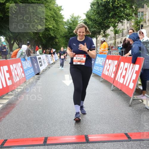 14.06.2026 - REWE Women's Run Strokosch-Dieckow http://msf.ph/oto/9761297 14.06.2026 11:14:32 Ziel 5680, 5781 meine-sportfotos.de