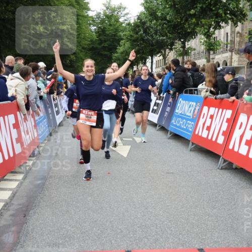 14.06.2026 - REWE Women's Run Strokosch-Dieckow http://msf.ph/oto/9761311 14.06.2026 10:58:52 Ziel 5402, 5553, 5585, 5616, 5713, 5766, 5911, 6036 meine-sportfotos.de