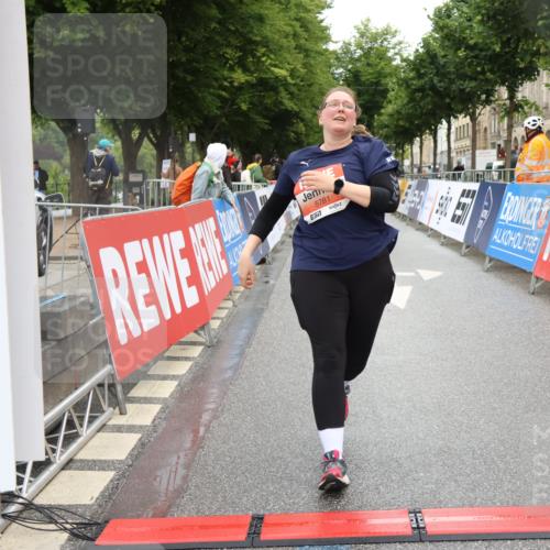 14.06.2026 - REWE Women's Run Strokosch-Dieckow http://msf.ph/oto/9761317 14.06.2026 11:14:24 Ziel 5781 meine-sportfotos.de
