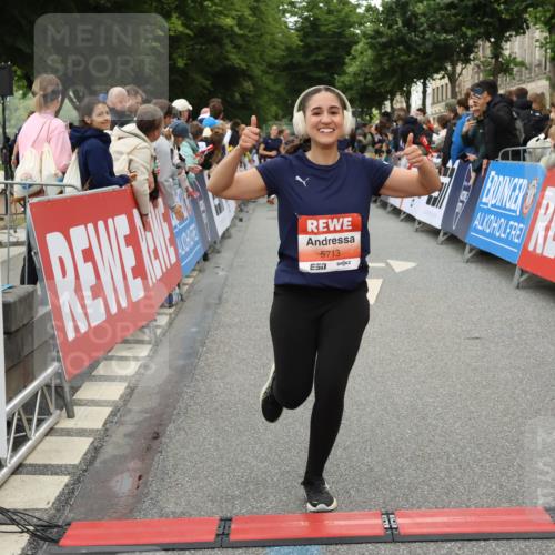 14.06.2026 - REWE Women's Run Strokosch-Dieckow http://msf.ph/oto/9761362 14.06.2026 10:58:48 Ziel 5086, 5713 meine-sportfotos.de