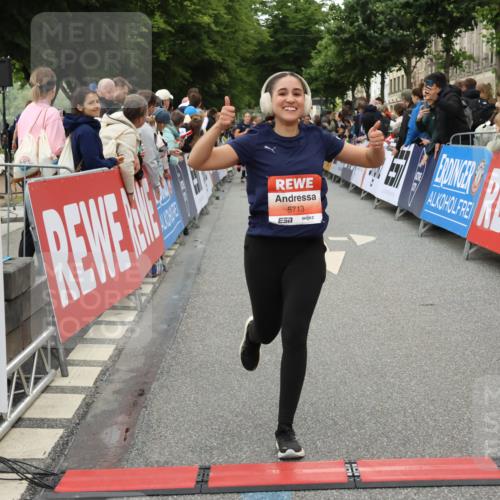 14.06.2026 - REWE Women's Run Strokosch-Dieckow http://msf.ph/oto/9761392 14.06.2026 10:58:48 Ziel 5086, 5713 meine-sportfotos.de