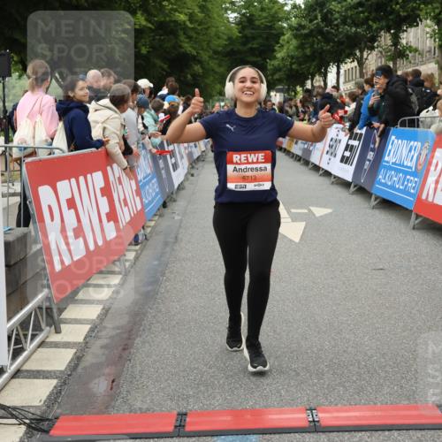 14.06.2026 - REWE Women's Run Strokosch-Dieckow http://msf.ph/oto/9761443 14.06.2026 10:58:47 Ziel 5086, 5713 meine-sportfotos.de