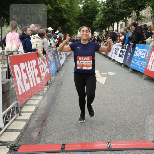 14.06.2026 - REWE Women's Run Strokosch-Dieckow http://msf.ph/oto/9761471 14.06.2026 10:58:47 Ziel 5086, 5713 meine-sportfotos.de