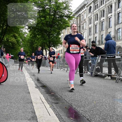14.06.2026 - REWE Women's Run J. Mangold http://msf.ph/oto/9761479 14.06.2026 11:06:19 Ziel 5288, 5395, 5436, 5535, 5722, 5775, 5956, 5958 meine-sportfotos.de