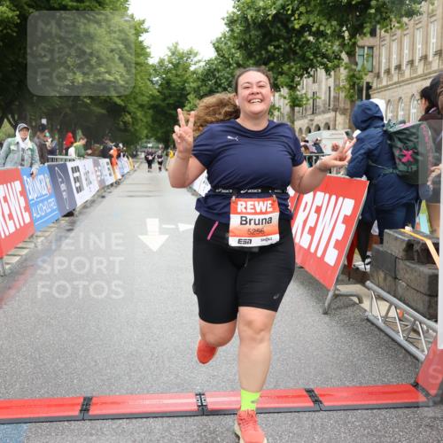 14.06.2026 - REWE Women's Run Strokosch-Dieckow http://msf.ph/oto/9761509 14.06.2026 11:13:49 Ziel 5256 meine-sportfotos.de