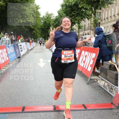 14.06.2026 - REWE Women's Run Strokosch-Dieckow http://msf.ph/oto/9761520 14.06.2026 11:13:49 Ziel 5256 meine-sportfotos.de