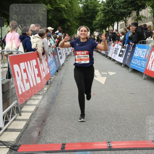 14.06.2026 - REWE Women's Run Strokosch-Dieckow http://msf.ph/oto/9761523 14.06.2026 10:58:47 Ziel 5086, 5713 meine-sportfotos.de