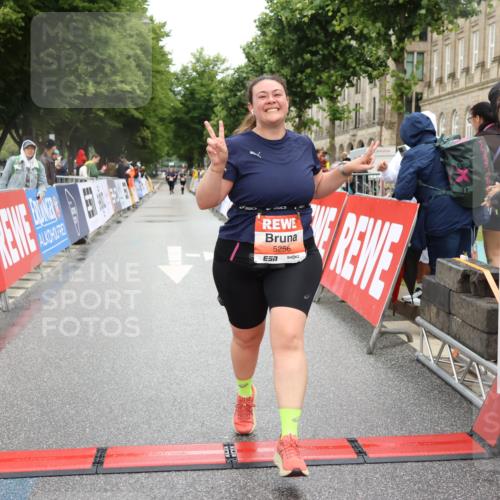 14.06.2026 - REWE Women's Run Strokosch-Dieckow http://msf.ph/oto/9761531 14.06.2026 11:13:49 Ziel 5256 meine-sportfotos.de