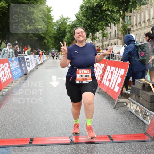 14.06.2026 - REWE Women's Run Strokosch-Dieckow http://msf.ph/oto/9761544 14.06.2026 11:13:49 Ziel 5256 meine-sportfotos.de