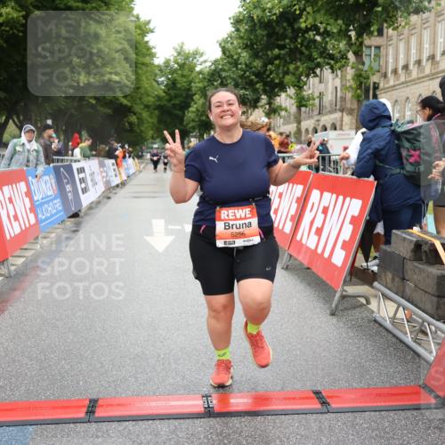 14.06.2026 - REWE Women's Run Strokosch-Dieckow http://msf.ph/oto/9761558 14.06.2026 11:13:49 Ziel 5256 meine-sportfotos.de