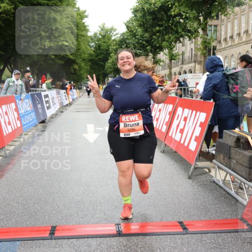 14.06.2026 - REWE Women's Run Strokosch-Dieckow http://msf.ph/oto/9761571 14.06.2026 11:13:49 Ziel 5256 meine-sportfotos.de