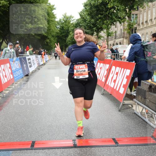 14.06.2026 - REWE Women's Run Strokosch-Dieckow http://msf.ph/oto/9761584 14.06.2026 11:13:49 Ziel 5256 meine-sportfotos.de