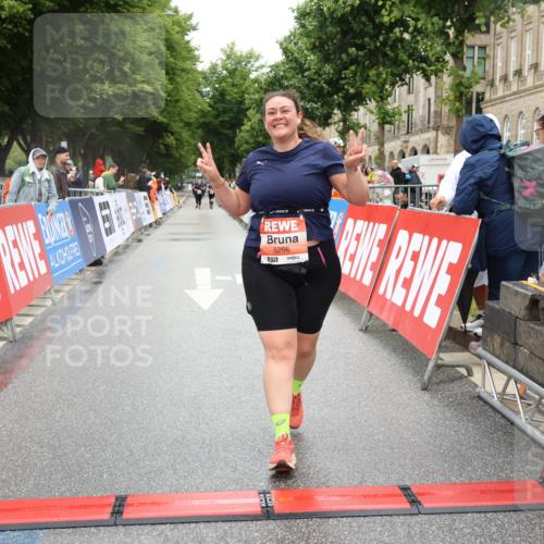 14.06.2026 - REWE Women's Run Strokosch-Dieckow http://msf.ph/oto/9761597 14.06.2026 11:13:49 Ziel 5256 meine-sportfotos.de