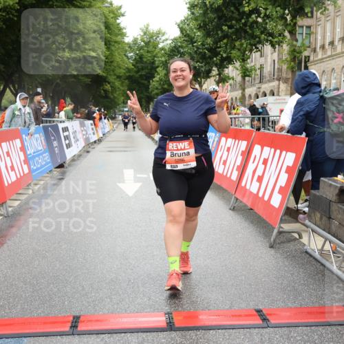 14.06.2026 - REWE Women's Run Strokosch-Dieckow http://msf.ph/oto/9761609 14.06.2026 11:13:48 Ziel 5256 meine-sportfotos.de